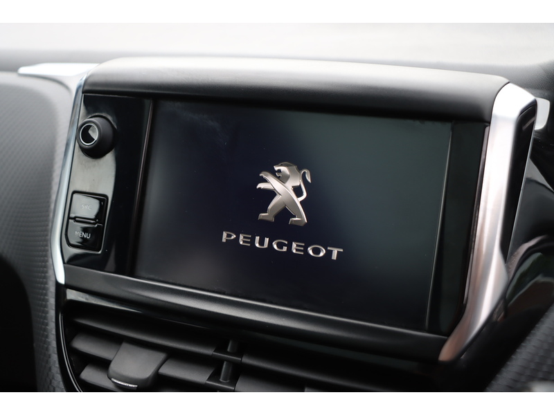 Peugeot 1.2 PURETECH GT LINE SUV 5DR PETROL EAT AUTO PAN ROOF SAT NAV BLUETOOTH DAB STEREO APPLE CARPLAY REAR CAMERA PARKING AIDS 2 OWNERS ONLY 40000 MILES SH 72-74 Mitcham Road