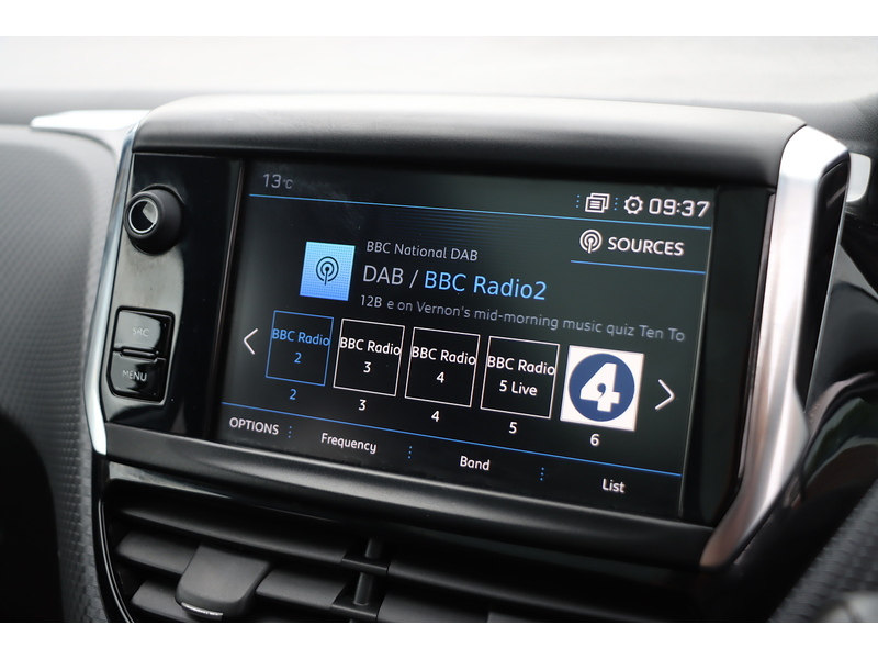 Peugeot 1.2 PURETECH GT LINE SUV 5DR PETROL EAT AUTO PAN ROOF SAT NAV BLUETOOTH DAB STEREO APPLE CARPLAY REAR CAMERA PARKING AIDS 2 OWNERS ONLY 40000 MILES SH 72-74 Mitcham Road