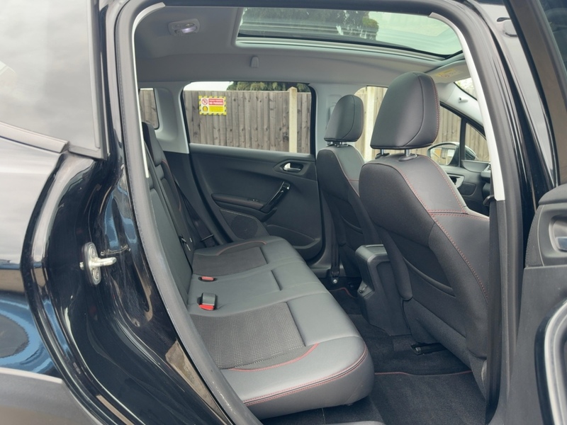 Peugeot 1.2 PURETECH GT LINE SUV 5DR PETROL EAT AUTO PAN ROOF SAT NAV BLUETOOTH DAB STEREO APPLE CARPLAY REAR CAMERA PARKING AIDS 2 OWNERS ONLY 40000 MILES SH 72-74 Mitcham Road