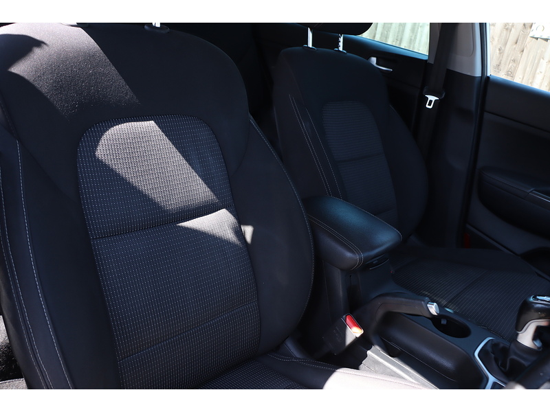 Kia 1.6 GDI 2 SUV 5DR PETROL MANUAL HEATED SEATS SATNAV BLUETOOTH DAB STEREO APPLE CARPLAY REAR CAMERA WITH PARKING AIDS 2 OWNERS ONLY 73000 MILES FSH 72-74 Mitcham Road