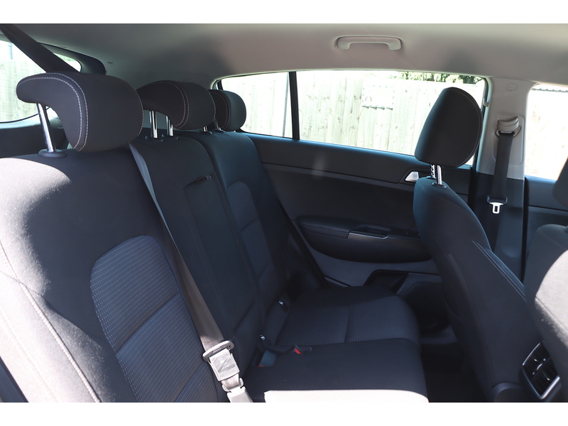 Kia 1.6 GDI 2 SUV 5DR PETROL MANUAL HEATED SEATS SATNAV BLUETOOTH DAB STEREO APPLE CARPLAY REAR CAMERA WITH PARKING AIDS 2 OWNERS ONLY 73000 MILES FSH 72-74 Mitcham Road