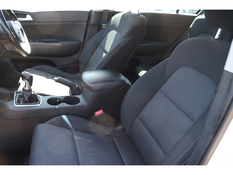 Kia 1.6 GDI 2 SUV 5DR PETROL MANUAL HEATED SEATS SATNAV BLUETOOTH DAB STEREO APPLE CARPLAY REAR CAMERA WITH PARKING AIDS 2 OWNERS ONLY 73000 MILES FSH 72-74 Mitcham Road
