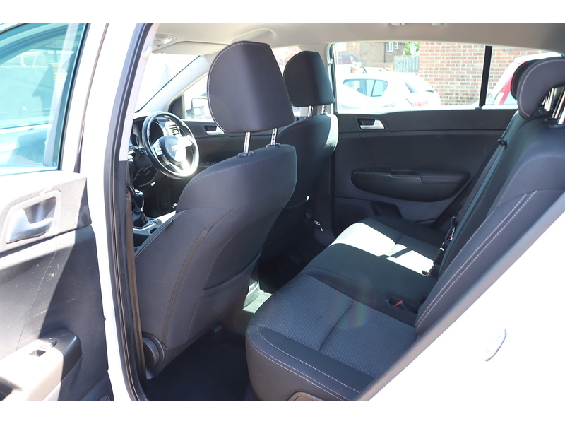 Kia 1.6 GDI 2 SUV 5DR PETROL MANUAL HEATED SEATS SATNAV BLUETOOTH DAB STEREO APPLE CARPLAY REAR CAMERA WITH PARKING AIDS 2 OWNERS ONLY 73000 MILES FSH 72-74 Mitcham Road
