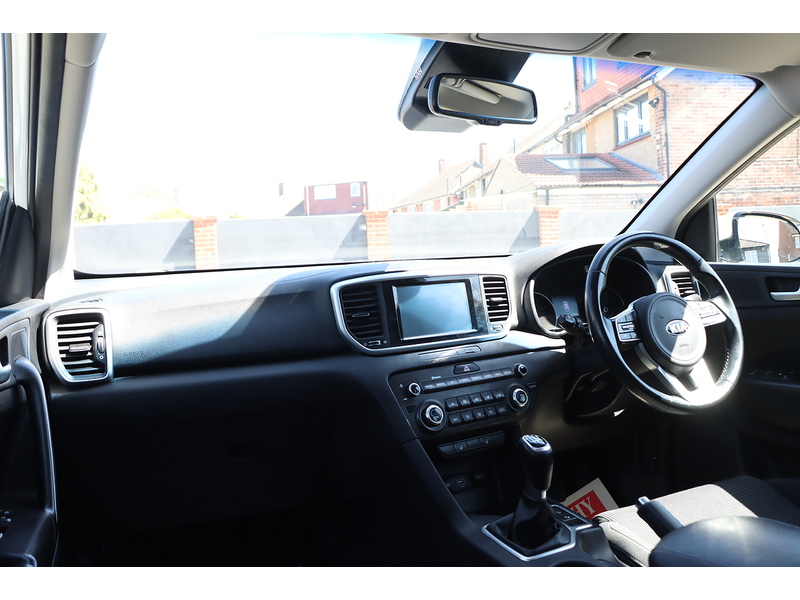 Kia 1.6 GDI 2 SUV 5DR PETROL MANUAL HEATED SEATS SATNAV BLUETOOTH DAB STEREO APPLE CARPLAY REAR CAMERA WITH PARKING AIDS 2 OWNERS ONLY 73000 MILES FSH 72-74 Mitcham Road