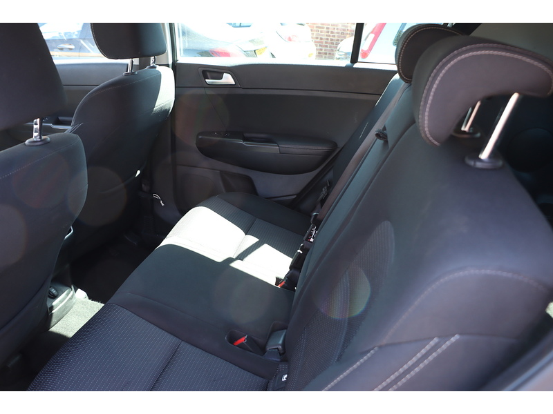 Kia 1.6 GDI 2 SUV 5DR PETROL MANUAL HEATED SEATS SATNAV BLUETOOTH DAB STEREO APPLE CARPLAY REAR CAMERA WITH PARKING AIDS 2 OWNERS ONLY 73000 MILES FSH 72-74 Mitcham Road