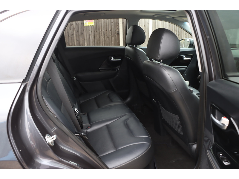 Kia 1.6H GDI GPF 4 SUV 5DR PETROL HYBRID DCT AUTO SUNROOF HEATED SEATS SAT NAV BLUETOOTH APPLE CARPLAY REAR CAMERA PARKING AIDS 45000 MILES FSH 7 SERVICES 72-74 Mitcham Road