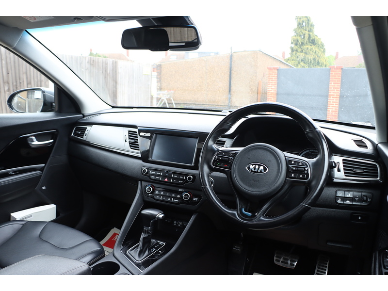 Kia 1.6H GDI GPF 4 SUV 5DR PETROL HYBRID DCT AUTO SUNROOF HEATED SEATS SAT NAV BLUETOOTH APPLE CARPLAY REAR CAMERA PARKING AIDS 45000 MILES FSH 7 SERVICES 72-74 Mitcham Road