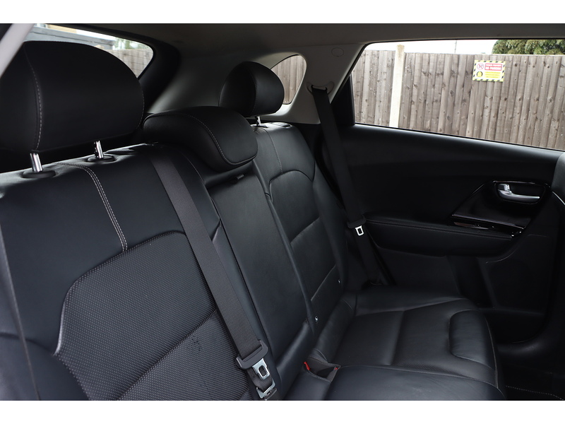 Kia 1.6H GDI GPF 4 SUV 5DR PETROL HYBRID DCT AUTO SUNROOF HEATED SEATS SAT NAV BLUETOOTH APPLE CARPLAY REAR CAMERA PARKING AIDS 45000 MILES FSH 7 SERVICES 72-74 Mitcham Road