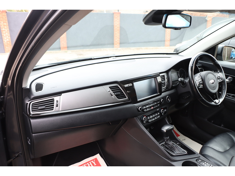 Kia 1.6H GDI GPF 4 SUV 5DR PETROL HYBRID DCT AUTO SUNROOF HEATED SEATS SAT NAV BLUETOOTH APPLE CARPLAY REAR CAMERA PARKING AIDS 45000 MILES FSH 7 SERVICES 72-74 Mitcham Road