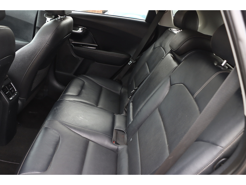 Kia 1.6H GDI GPF 4 SUV 5DR PETROL HYBRID DCT AUTO SUNROOF HEATED SEATS SAT NAV BLUETOOTH APPLE CARPLAY REAR CAMERA PARKING AIDS 45000 MILES FSH 7 SERVICES 72-74 Mitcham Road