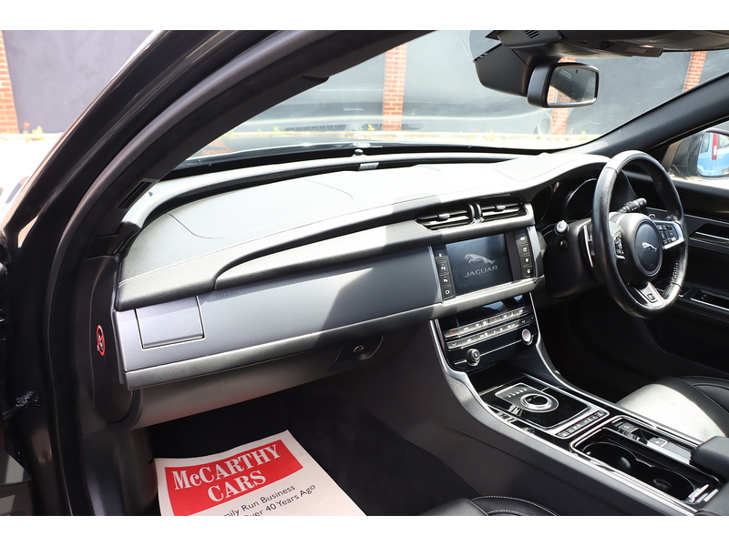 Jaguar 2.0I R-SPORT SALOON 4DR PETROL AWD AUTO HEATED SEATS SAT NAV BLUETOOTH DAB STEREO PARKING AIDS 2 OWNERS ONLY 81000 MILES FSH 9 SERVICES NO ULEZ CHARGE 72-74 Mitcham Road