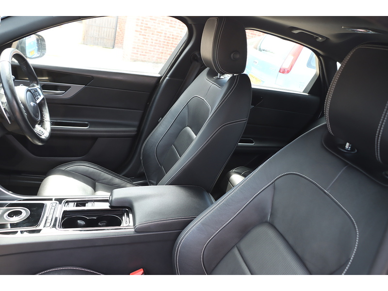 Jaguar 2.0I R-SPORT SALOON 4DR PETROL AWD AUTO HEATED SEATS SAT NAV BLUETOOTH DAB STEREO PARKING AIDS 2 OWNERS ONLY 81000 MILES FSH 9 SERVICES NO ULEZ CHARGE 72-74 Mitcham Road