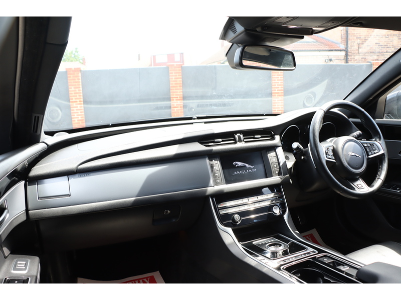 Jaguar 2.0I R-SPORT SALOON 4DR PETROL AWD AUTO HEATED SEATS SAT NAV BLUETOOTH DAB STEREO PARKING AIDS 2 OWNERS ONLY 81000 MILES FSH 9 SERVICES NO ULEZ CHARGE 72-74 Mitcham Road