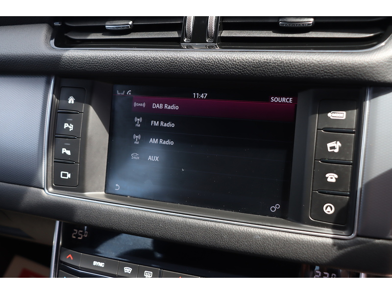 Jaguar 2.0I R-SPORT SALOON 4DR PETROL AWD AUTO HEATED SEATS SAT NAV BLUETOOTH DAB STEREO PARKING AIDS 2 OWNERS ONLY 81000 MILES FSH 9 SERVICES NO ULEZ CHARGE 72-74 Mitcham Road