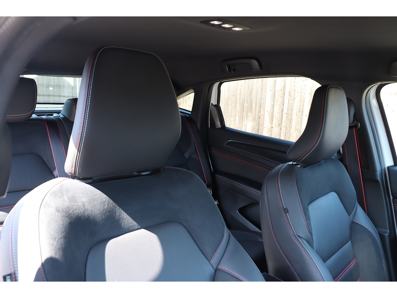 Renault 1.6 E-TECH R.S. LINE SUV 5DR PETROL HYBRID 2WD AUTO HEATED SEATS SATNAV BLUETOOTH APPLE CARPLAY REAR CAMERA PARKING AIDS 2 OWNERS ONLY 60000 MILES FSH 72-74 Mitcham Road