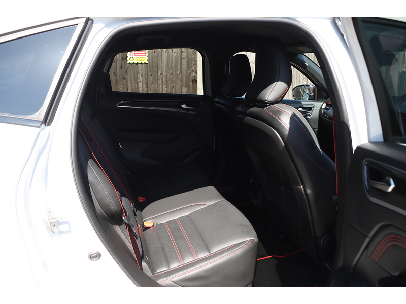 Renault 1.6 E-TECH R.S. LINE SUV 5DR PETROL HYBRID 2WD AUTO HEATED SEATS SATNAV BLUETOOTH APPLE CARPLAY REAR CAMERA PARKING AIDS 2 OWNERS ONLY 60000 MILES FSH 72-74 Mitcham Road