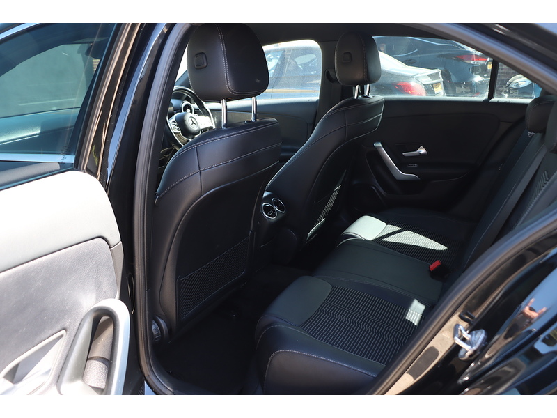 Mercedes-Benz A200 1.3 SPORT SALOON 4DR PETROL 7G-DCT AUTO SAT NAV BLUETOOTH DAB STEREO REAR CAMERA WITH PARKING AIDS JUST 2 OWNERS ONLY 67000 MILES FSH 5 SERVICES 72-74 Mitcham Road