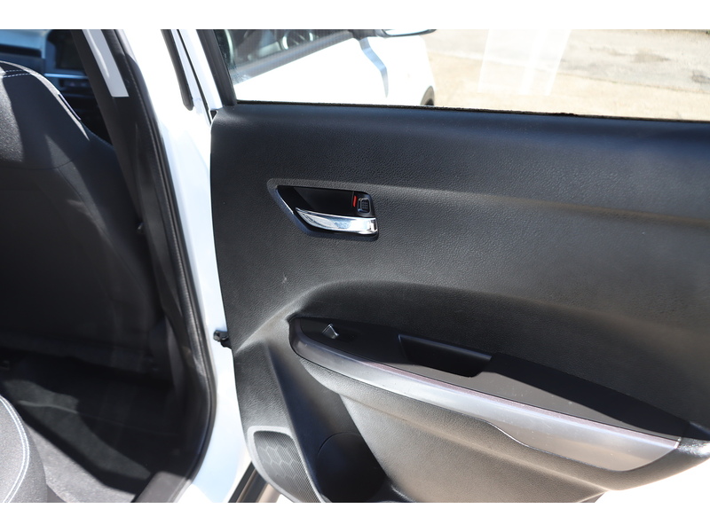 Suzuki 1.0 BOOSTERJET SZ-T SUV 5DR ALLGRIP PETROL MANUAL SAT NAV BLUETOOTH DAB RADIO APPLE CARPLAY REAR CAMERA PARKING AIDS JUST 2 OWNERS ONLY 61000 MILES SH 72-74 Mitcham Road