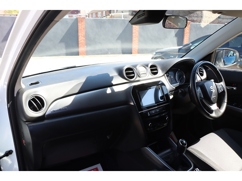 Suzuki 1.0 BOOSTERJET SZ-T SUV 5DR ALLGRIP PETROL MANUAL SAT NAV BLUETOOTH DAB RADIO APPLE CARPLAY REAR CAMERA PARKING AIDS JUST 2 OWNERS ONLY 61000 MILES SH 72-74 Mitcham Road