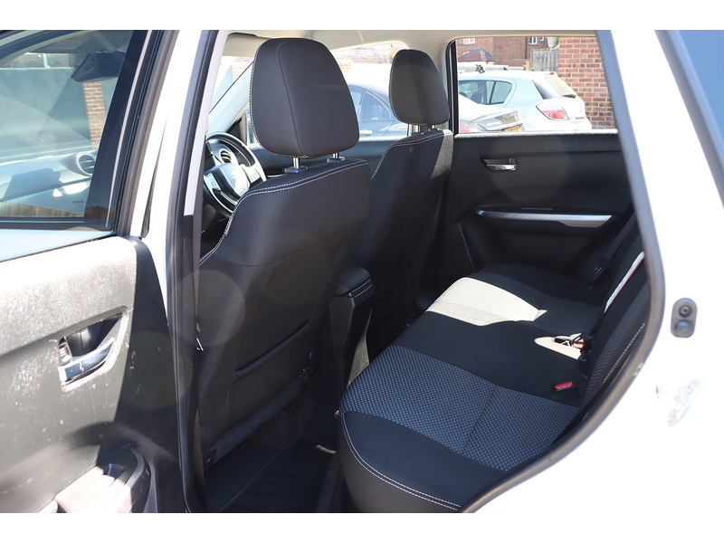 Suzuki 1.0 BOOSTERJET SZ-T SUV 5DR ALLGRIP PETROL MANUAL SAT NAV BLUETOOTH DAB RADIO APPLE CARPLAY REAR CAMERA PARKING AIDS JUST 2 OWNERS ONLY 61000 MILES SH 72-74 Mitcham Road