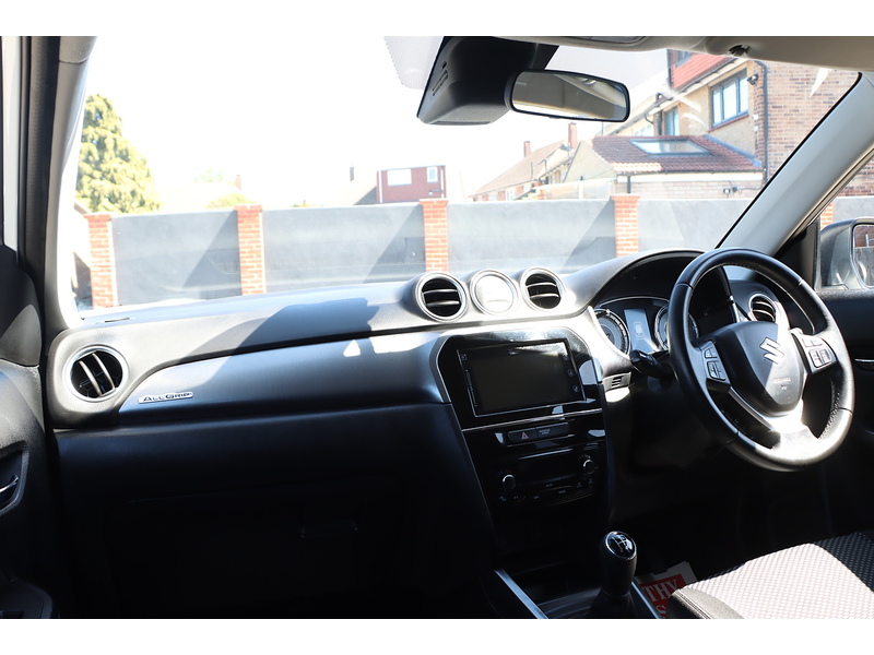 Suzuki 1.0 BOOSTERJET SZ-T SUV 5DR ALLGRIP PETROL MANUAL SAT NAV BLUETOOTH DAB RADIO APPLE CARPLAY REAR CAMERA PARKING AIDS JUST 2 OWNERS ONLY 61000 MILES SH 72-74 Mitcham Road