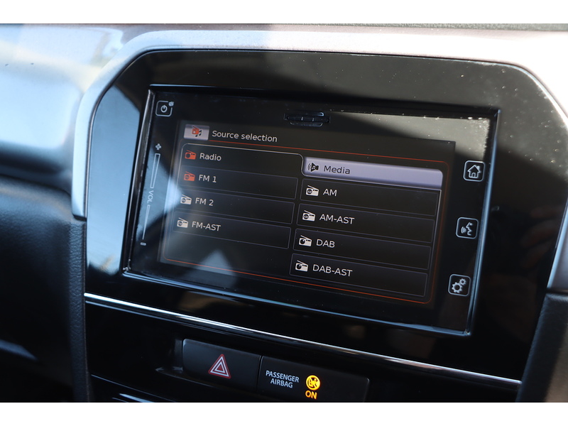 Suzuki 1.0 BOOSTERJET SZ-T SUV 5DR ALLGRIP PETROL MANUAL SAT NAV BLUETOOTH DAB RADIO APPLE CARPLAY REAR CAMERA PARKING AIDS JUST 2 OWNERS ONLY 61000 MILES SH 72-74 Mitcham Road