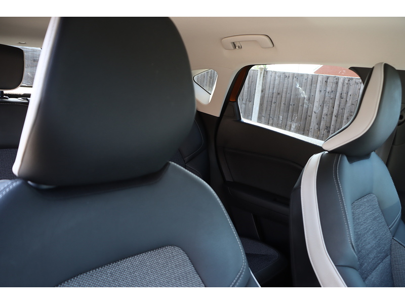 Renault 1.3 TCE BOSE LAUNCH EDITION SUV 5DR PETROL EDC AUTO SATNAV BLUETOOTH STEREO APPLE CARPLAY REAR CAMERA PARKING AIDS 2 OWNERS 42000 MILES FSH 6 SERVICES 72-74 Mitcham Road