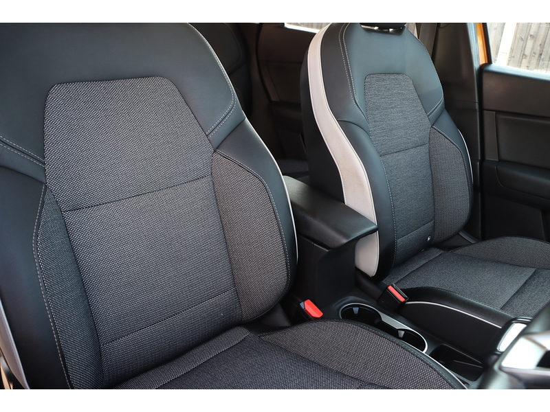 Renault 1.3 TCE BOSE LAUNCH EDITION SUV 5DR PETROL EDC AUTO SATNAV BLUETOOTH STEREO APPLE CARPLAY REAR CAMERA PARKING AIDS 2 OWNERS 42000 MILES FSH 6 SERVICES 72-74 Mitcham Road