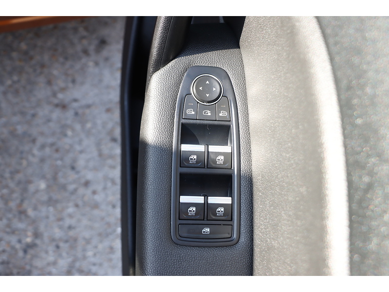 Renault 1.3 TCE BOSE LAUNCH EDITION SUV 5DR PETROL EDC AUTO SATNAV BLUETOOTH STEREO APPLE CARPLAY REAR CAMERA PARKING AIDS 2 OWNERS 42000 MILES FSH 6 SERVICES 72-74 Mitcham Road