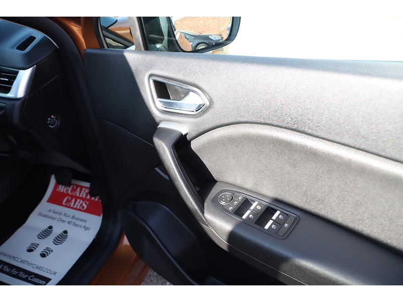 Renault 1.3 TCE BOSE LAUNCH EDITION SUV 5DR PETROL EDC AUTO SATNAV BLUETOOTH STEREO APPLE CARPLAY REAR CAMERA PARKING AIDS 2 OWNERS 42000 MILES FSH 6 SERVICES 72-74 Mitcham Road