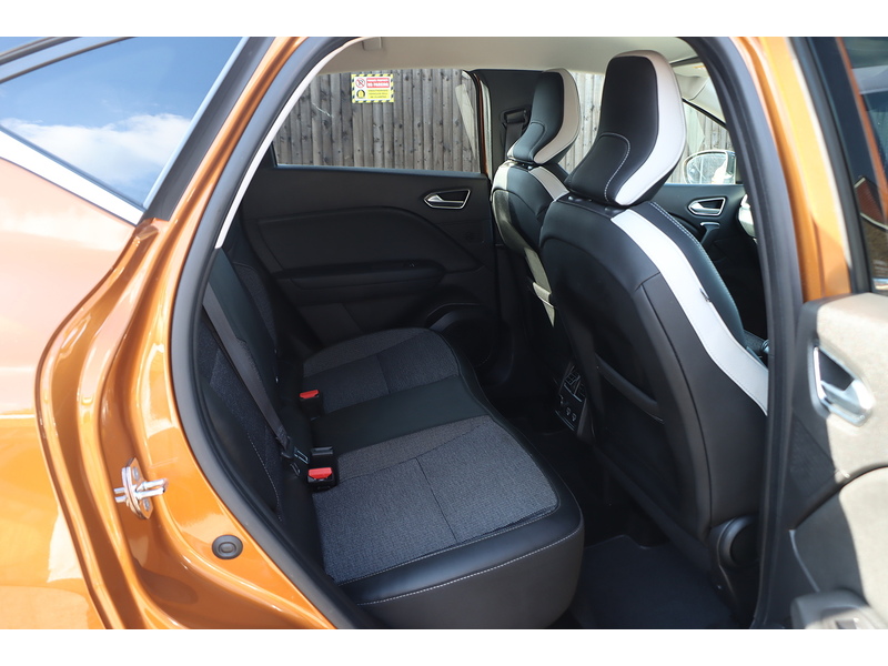 Renault 1.3 TCE BOSE LAUNCH EDITION SUV 5DR PETROL EDC AUTO SATNAV BLUETOOTH STEREO APPLE CARPLAY REAR CAMERA PARKING AIDS 2 OWNERS 42000 MILES FSH 6 SERVICES 72-74 Mitcham Road