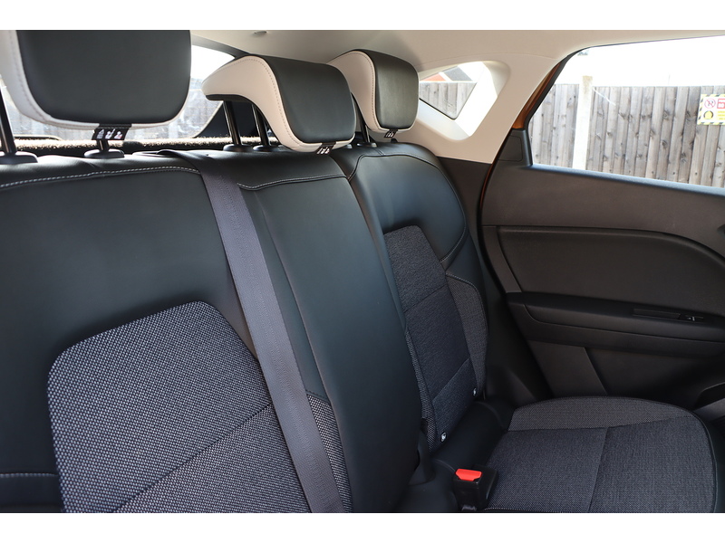 Renault 1.3 TCE BOSE LAUNCH EDITION SUV 5DR PETROL EDC AUTO SATNAV BLUETOOTH STEREO APPLE CARPLAY REAR CAMERA PARKING AIDS 2 OWNERS 42000 MILES FSH 6 SERVICES 72-74 Mitcham Road