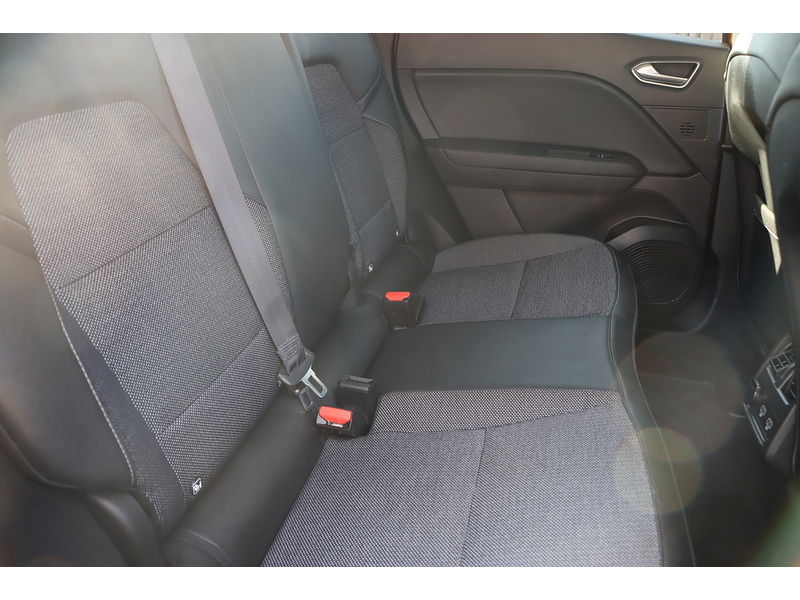 Renault 1.3 TCE BOSE LAUNCH EDITION SUV 5DR PETROL EDC AUTO SATNAV BLUETOOTH STEREO APPLE CARPLAY REAR CAMERA PARKING AIDS 2 OWNERS 42000 MILES FSH 6 SERVICES 72-74 Mitcham Road