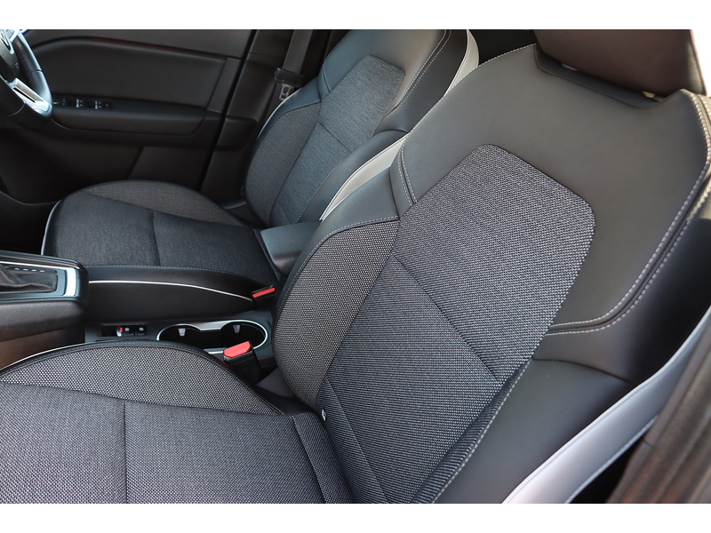 Renault 1.3 TCE BOSE LAUNCH EDITION SUV 5DR PETROL EDC AUTO SATNAV BLUETOOTH STEREO APPLE CARPLAY REAR CAMERA PARKING AIDS 2 OWNERS 42000 MILES FSH 6 SERVICES 72-74 Mitcham Road