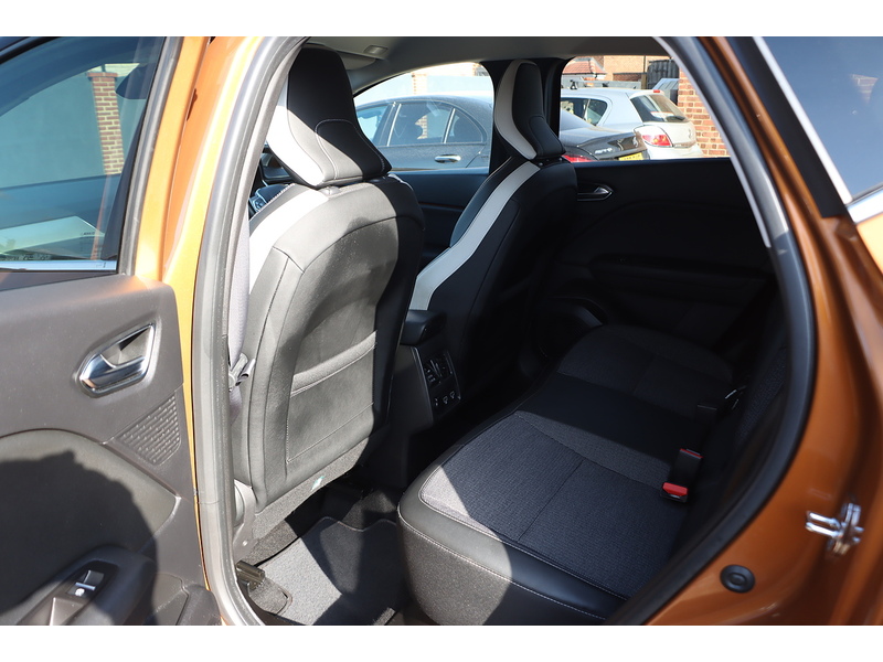 Renault 1.3 TCE BOSE LAUNCH EDITION SUV 5DR PETROL EDC AUTO SATNAV BLUETOOTH STEREO APPLE CARPLAY REAR CAMERA PARKING AIDS 2 OWNERS 42000 MILES FSH 6 SERVICES 72-74 Mitcham Road