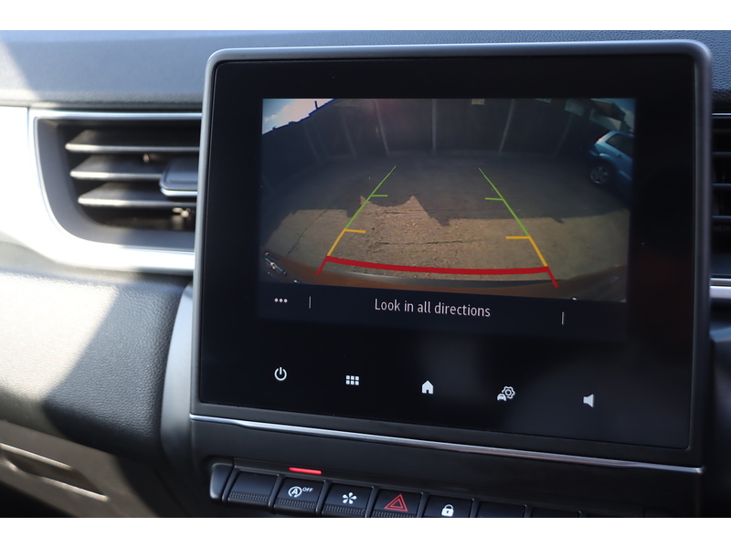 Renault 1.3 TCE BOSE LAUNCH EDITION SUV 5DR PETROL EDC AUTO SATNAV BLUETOOTH STEREO APPLE CARPLAY REAR CAMERA PARKING AIDS 2 OWNERS 42000 MILES FSH 6 SERVICES 72-74 Mitcham Road