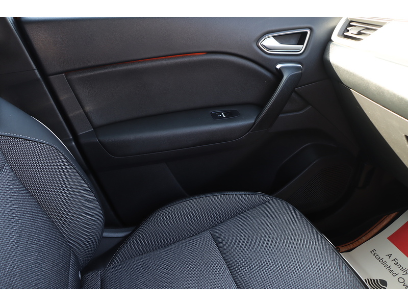 Renault 1.3 TCE BOSE LAUNCH EDITION SUV 5DR PETROL EDC AUTO SATNAV BLUETOOTH STEREO APPLE CARPLAY REAR CAMERA PARKING AIDS 2 OWNERS 42000 MILES FSH 6 SERVICES 72-74 Mitcham Road