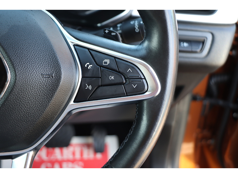 Renault 1.3 TCE BOSE LAUNCH EDITION SUV 5DR PETROL EDC AUTO SATNAV BLUETOOTH STEREO APPLE CARPLAY REAR CAMERA PARKING AIDS 2 OWNERS 42000 MILES FSH 6 SERVICES 72-74 Mitcham Road
