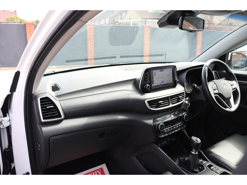 Hyundai 1.6 T-GDI PREMIUM SE SUV 5DR PETROL MANUAL SUNROOF HEATED SEATS SAT NAV BLUETOOTH APPLE CARPLAY REAR CAMERA 2 OWNERS ONLY 37000 MILES FSH 5 SERVICES 72-74 Mitcham Road