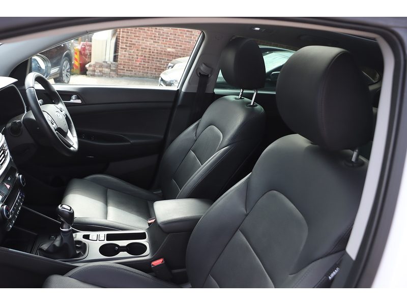 Hyundai 1.6 T-GDI PREMIUM SE SUV 5DR PETROL MANUAL SUNROOF HEATED SEATS SAT NAV BLUETOOTH APPLE CARPLAY REAR CAMERA 2 OWNERS ONLY 37000 MILES FSH 5 SERVICES 72-74 Mitcham Road