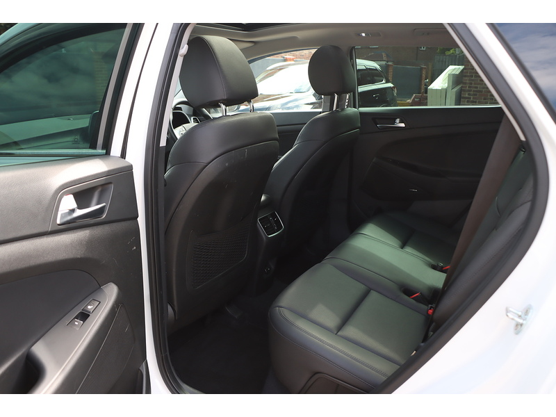Hyundai 1.6 T-GDI PREMIUM SE SUV 5DR PETROL MANUAL SUNROOF HEATED SEATS SAT NAV BLUETOOTH APPLE CARPLAY REAR CAMERA 2 OWNERS ONLY 37000 MILES FSH 5 SERVICES 72-74 Mitcham Road