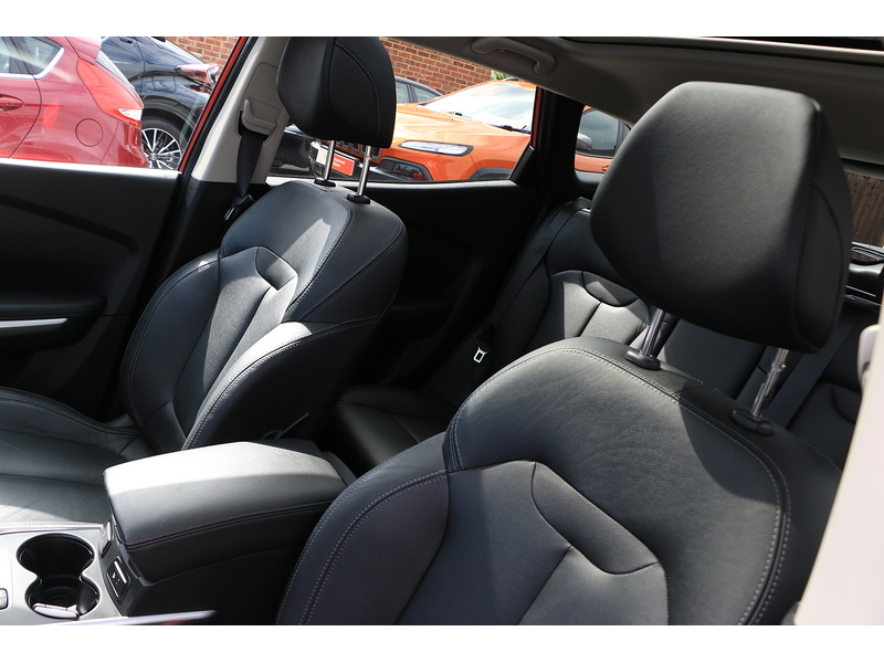 Renault 1.3 TCE GT LINE SUV PETROL AUTO PAN ROOF HEATED SEATS SATNAV BLUETOOTH RADIO APPLE CARPLAY REAR CAMERA PARKING AIDS JUST 2 OWNERS ONLY 37000 MILES FSH 72-74 Mitcham Road