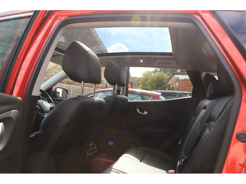 Renault 1.3 TCE GT LINE SUV PETROL AUTO PAN ROOF HEATED SEATS SATNAV BLUETOOTH RADIO APPLE CARPLAY REAR CAMERA PARKING AIDS JUST 2 OWNERS ONLY 37000 MILES FSH 72-74 Mitcham Road
