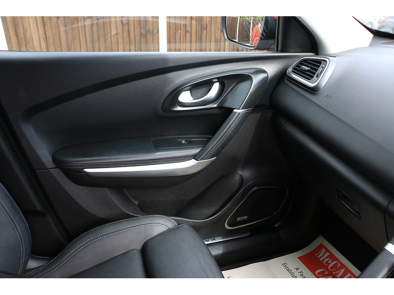 Renault 1.3 TCE GT LINE SUV PETROL AUTO PAN ROOF HEATED SEATS SATNAV BLUETOOTH RADIO APPLE CARPLAY REAR CAMERA PARKING AIDS JUST 2 OWNERS ONLY 37000 MILES FSH 72-74 Mitcham Road