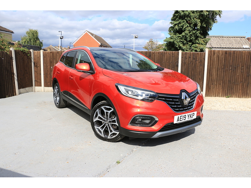 Renault 1.3 TCE GT LINE SUV PETROL AUTO PAN ROOF HEATED SEATS SATNAV BLUETOOTH RADIO APPLE CARPLAY REAR CAMERA PARKING AIDS JUST 2 OWNERS ONLY 37000 MILES FSH 72-74 Mitcham Road