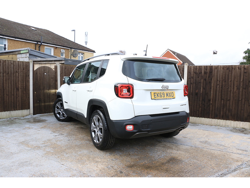 Jeep 1.3 GSE T4 LIMITED SUV 5DR PETROL DDCT AUTO HEATED SEATS SAT NAV BLUETOOTH DAB STEREO PARKING AIDS 2 OWNERS SAME OWNER FOR 3 YEARS ONLY 34000 MILES SH 72-74 Mitcham Road