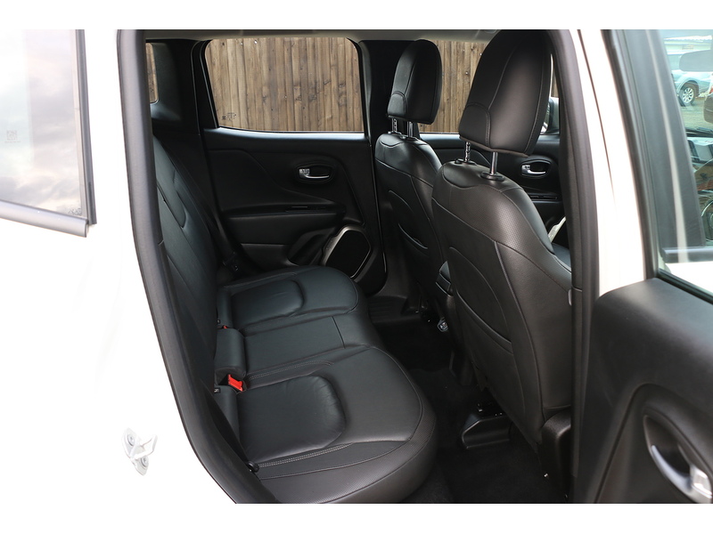Jeep 1.3 GSE T4 LIMITED SUV 5DR PETROL DDCT AUTO HEATED SEATS SAT NAV BLUETOOTH DAB STEREO PARKING AIDS 2 OWNERS SAME OWNER FOR 3 YEARS ONLY 34000 MILES SH 72-74 Mitcham Road