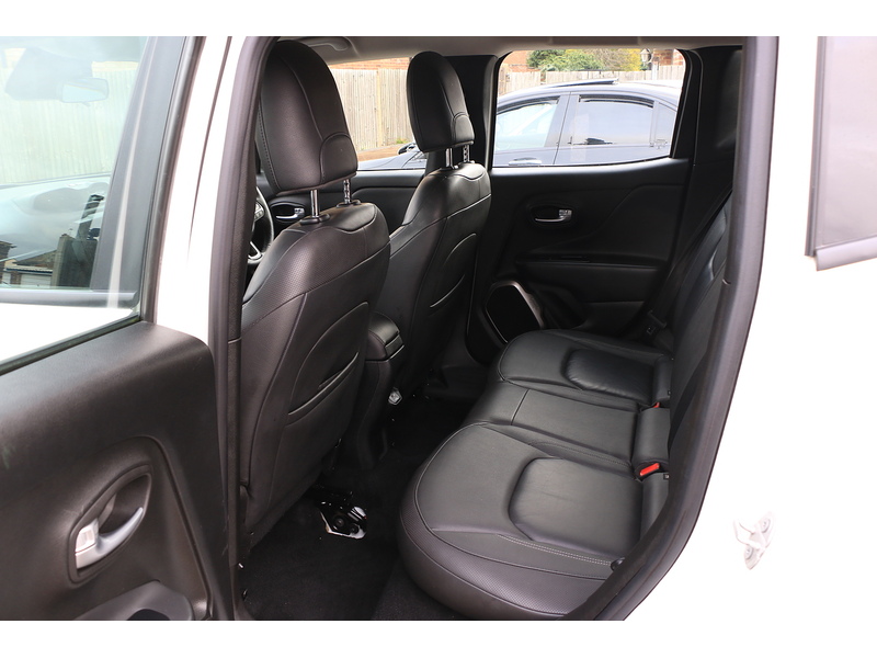 Jeep 1.3 GSE T4 LIMITED SUV 5DR PETROL DDCT AUTO HEATED SEATS SAT NAV BLUETOOTH DAB STEREO PARKING AIDS 2 OWNERS SAME OWNER FOR 3 YEARS ONLY 34000 MILES SH 72-74 Mitcham Road