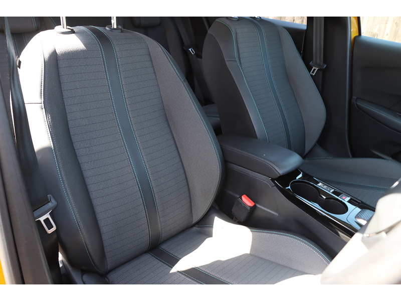 Peugeot 1.2 PURETECH ALLURE PREMIUM HATCHBACK 5DR PETROL EAT AUTO SAT NAV BLUETOOTH APPLE CARPLAY REAR CAMERA PARKING AIDS 1 OWNER FROM NEW 27000 MILES FSH 72-74 Mitcham Road