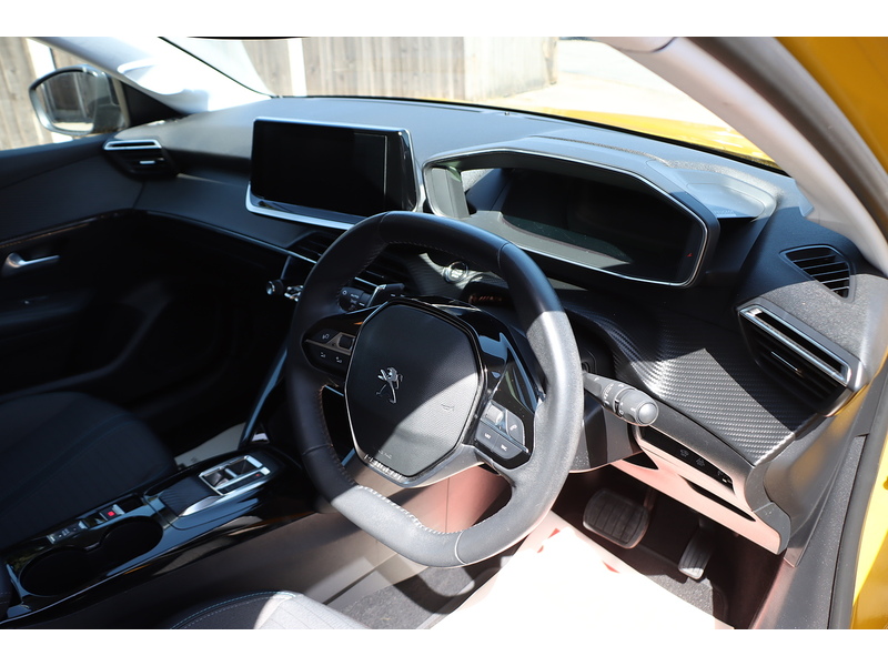 Peugeot 1.2 PURETECH ALLURE PREMIUM HATCHBACK 5DR PETROL EAT AUTO SAT NAV BLUETOOTH APPLE CARPLAY REAR CAMERA PARKING AIDS 1 OWNER FROM NEW 27000 MILES FSH 72-74 Mitcham Road